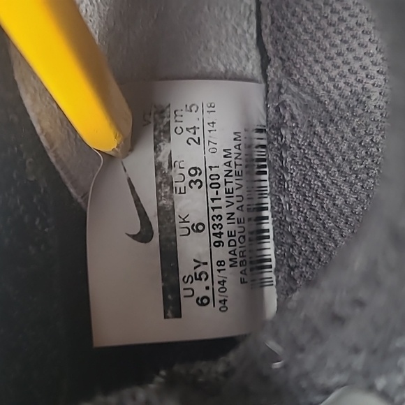 Nike epic react size 6.5 Y see pictures for condition - Picture 6 of 6